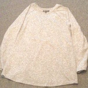Beautiful crystals sparkle on lightweight dg2 sweater, medium, like new